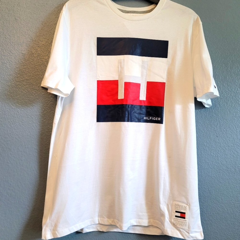 Tommy Hilfiger Short Sleeve Logo Graphic Tee NWT